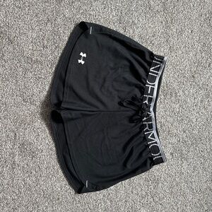 Women’s Under Armour Shorts Size S